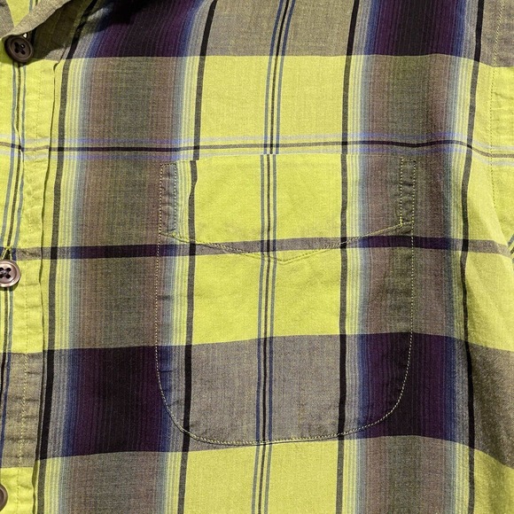Vince Green Plaid Lightweight Button Down Shirt Size Large - Picture 3 of 5